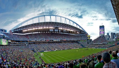 B体育-十年联赛亲历者储石生，踏踏实实走好每一步