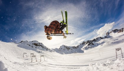 B体育-曼联客场激战格林斯比，谢什科首发闪耀，库尼亚乌加特关键发挥定胜局